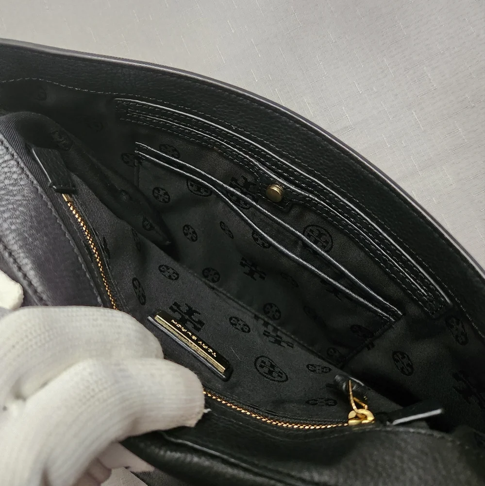 Tory Burch Britten Foldover, Can Be Worn  Crossbody Or Clutch. - Picture 4 of 5